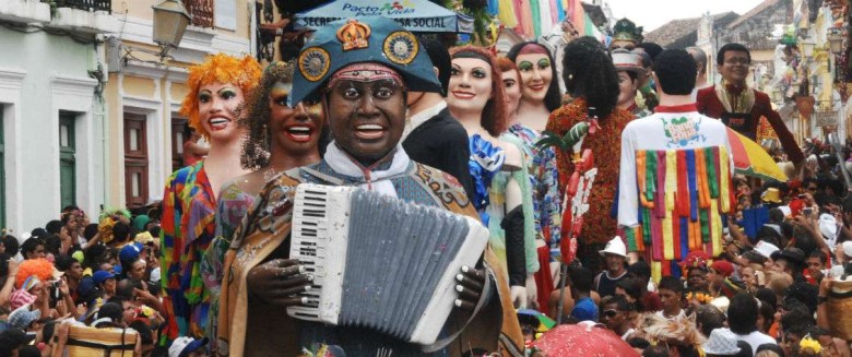 Encontro de Bonecos já é uma tradição no carnaval de Olinda. Este ano, cem gigantes estarão nas ruas. Foto: Bernardo Dantas/DP/D.A Press