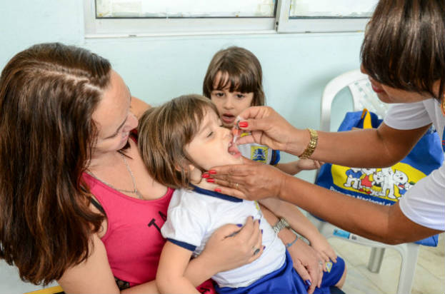 No Recife, meta é imunizar 95% das 93.370 crianças de seis meses a menores de cinco anos de idade. Foto: Carlos Augusto/PCR/Divulgação