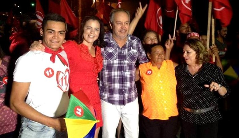 Deputado, que estava em companhia de sua esposa, participou da passeata organizada pela Juventude Progressista (Foto: Divulgação/Reprodução)